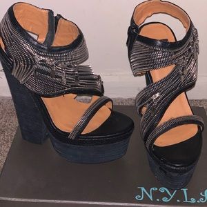 Wedge maze heels